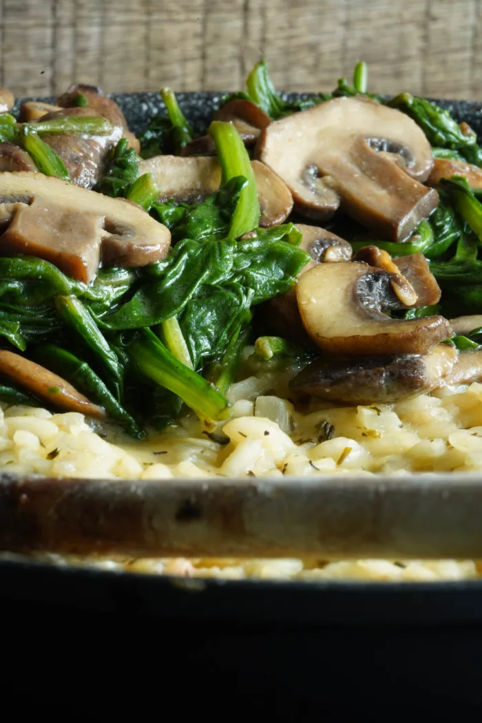 Veganes Risotto Step 5 Pilze unterheben