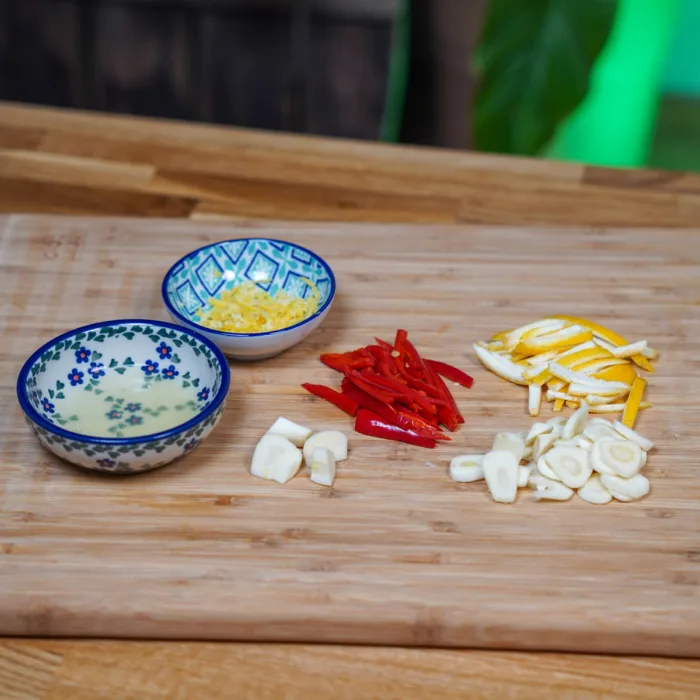 Zubereitung der Zutaten für das Hummus