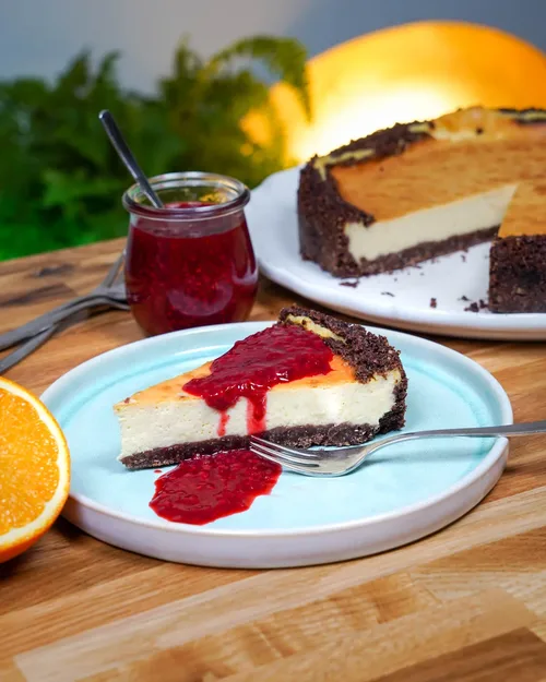 Käsekuchen mit Himbeersauce Teaser