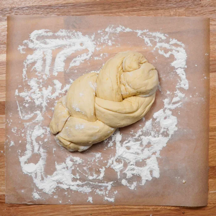 Vegan Easter braid, step 5d, braiding