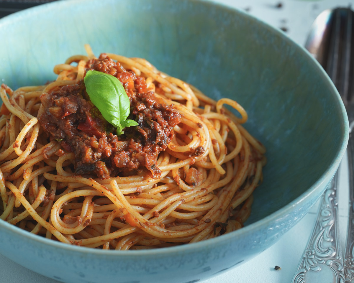 Vegane Spaghetti Bolognese im Teller