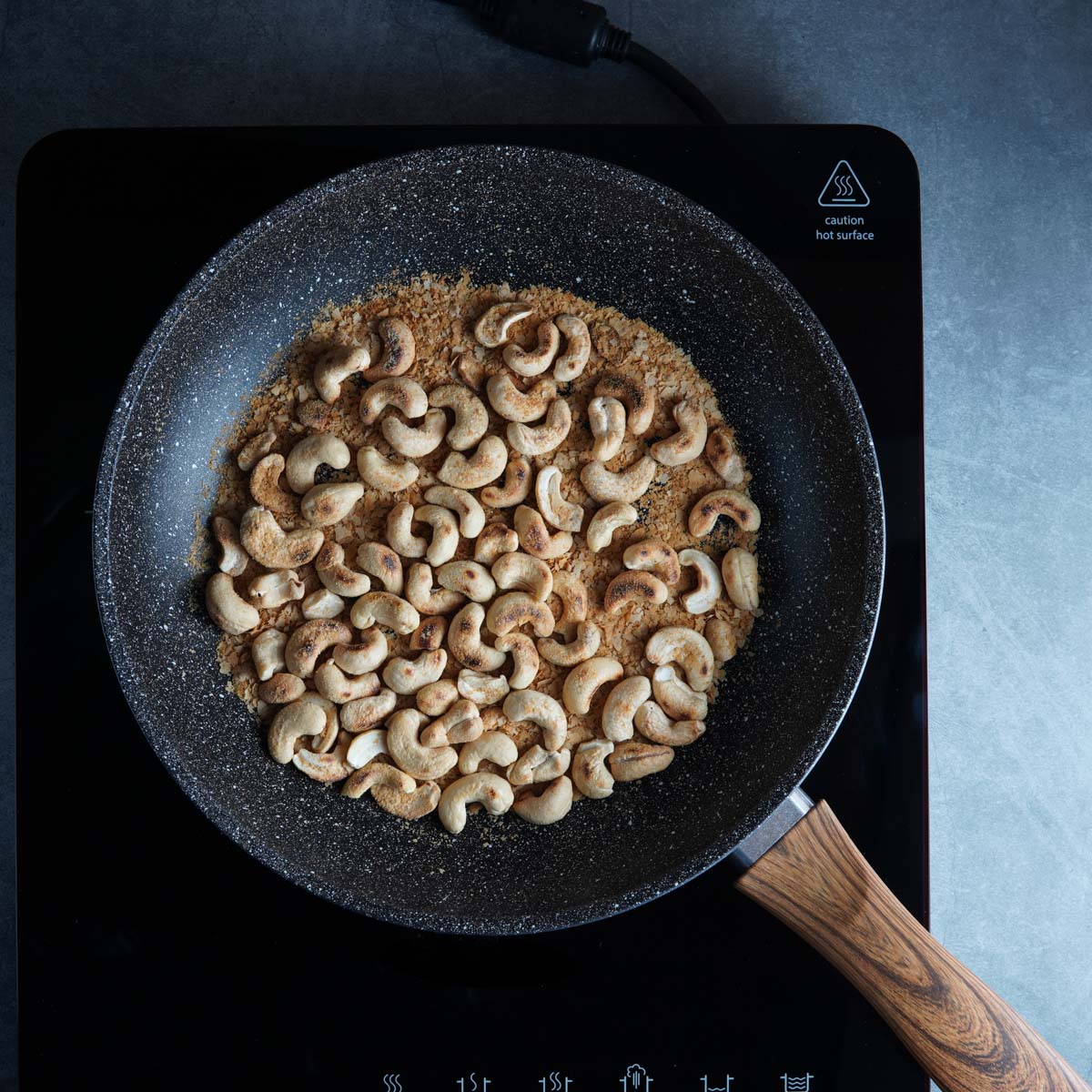 Vegane Spaghetti Carbonara Schritt 2 Cashew anbraten