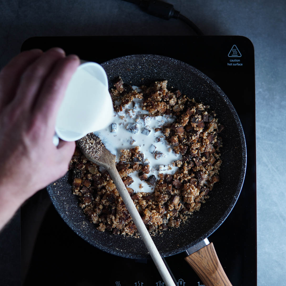 Vegane Spaghetti Carbonara Schritt 4 Mit Sahne Ablöschen