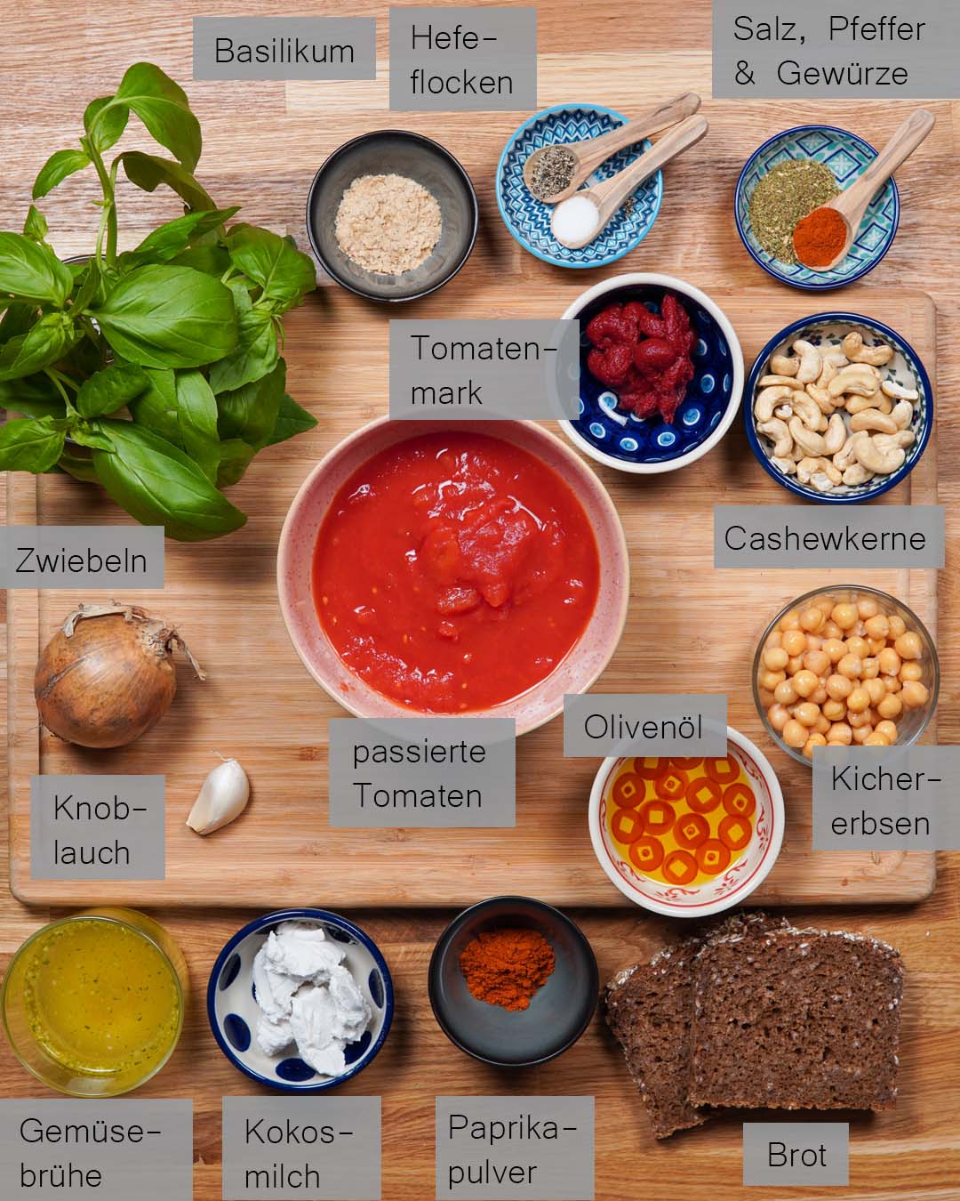 Tomatensuppe Zutaten in der Draufsicht