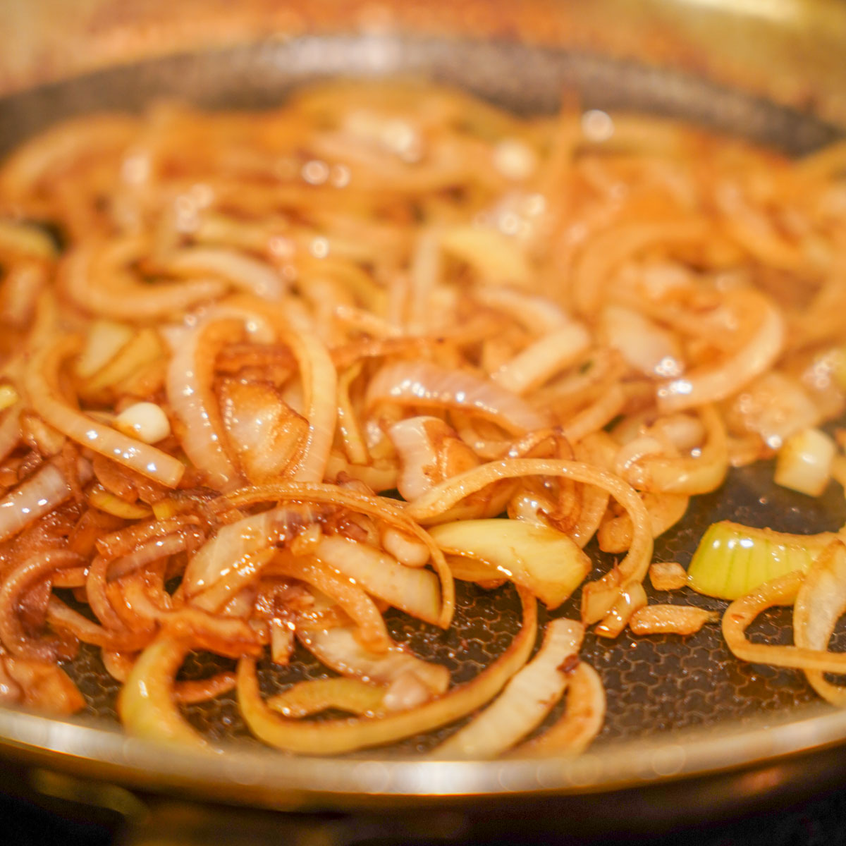 Veganer Burger step 4 Karamellisierte Zwiebeln