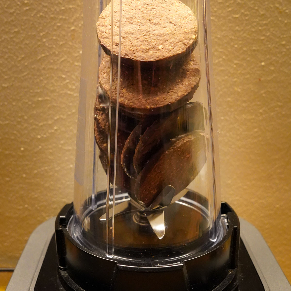 Veganer Käsekuchen Schritt 1b Kekse kleinmachen