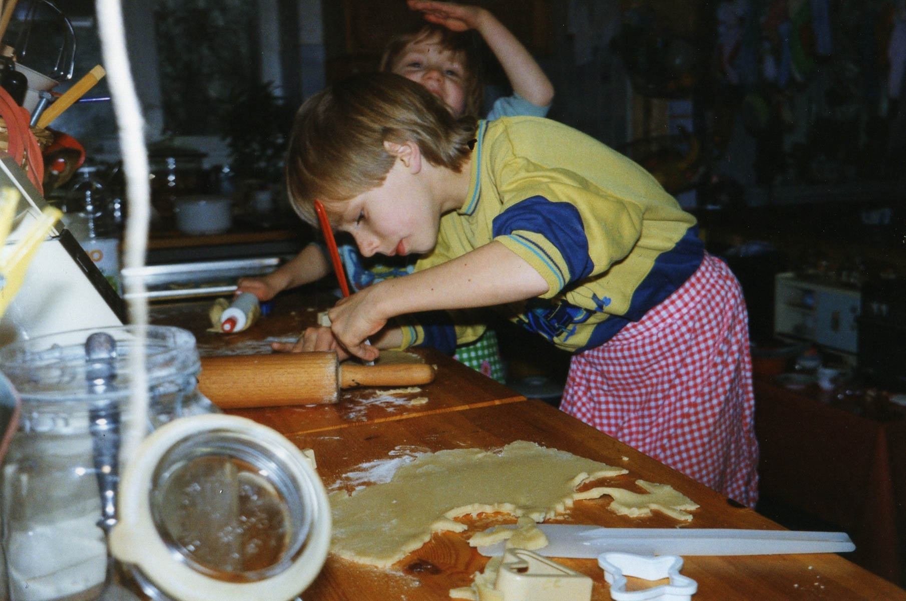 Über mich easy peasy vegan 1993 Lasse am Backen Über mich easy peasy vegan 1993 Lasse am Backen