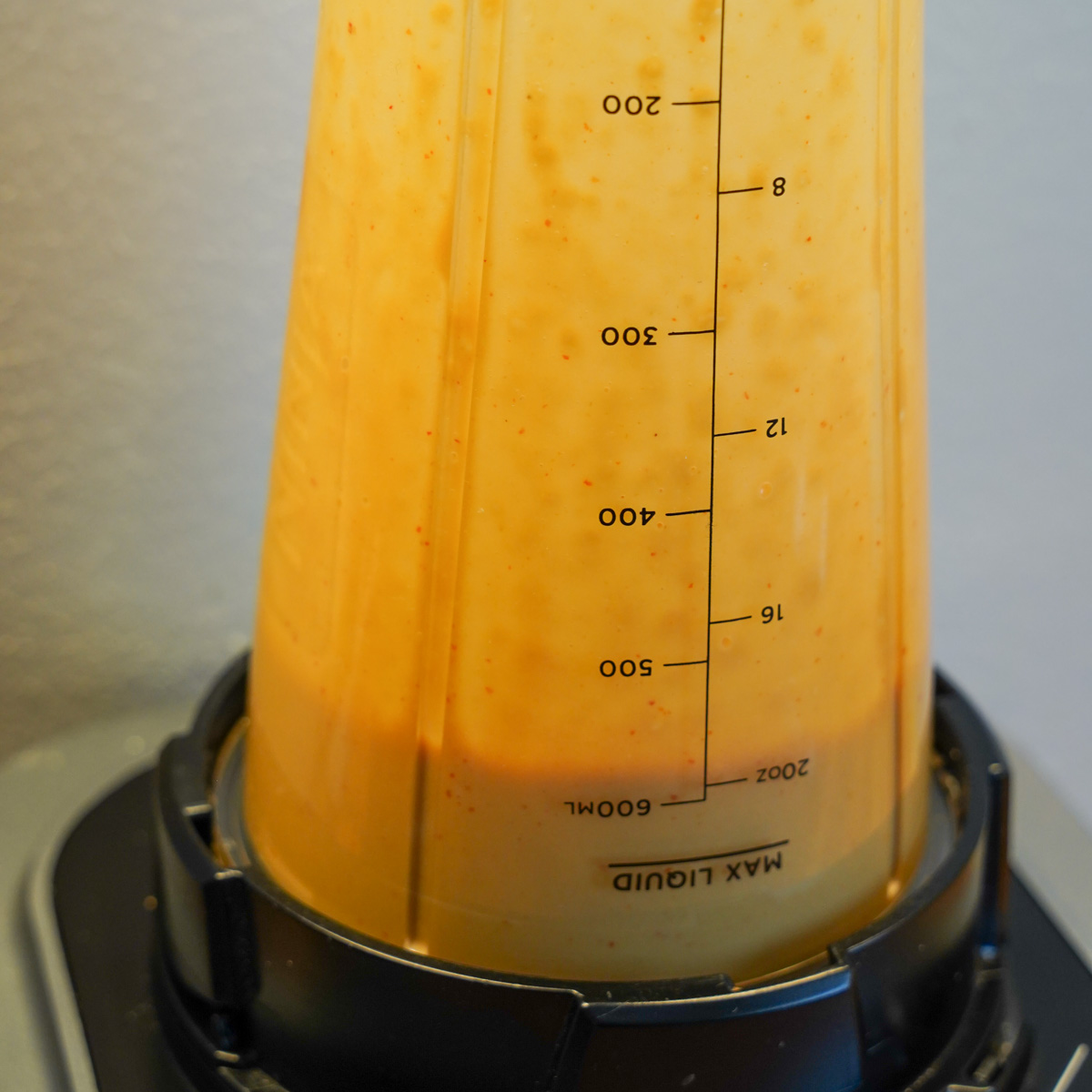 Erdnusssauce zubereiten im Mixer