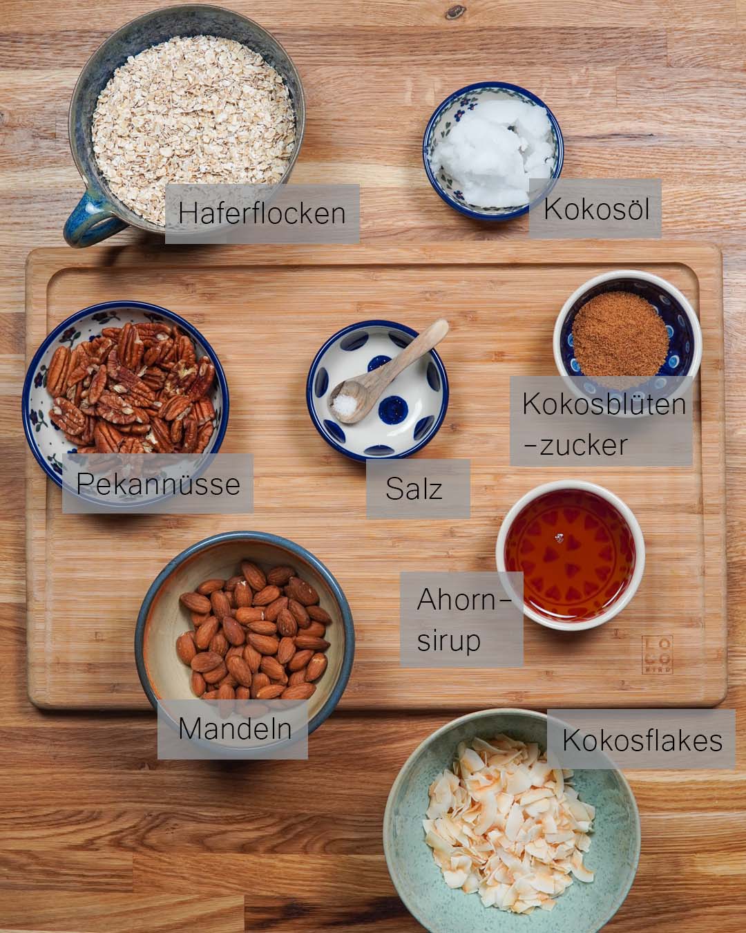 Zutaten für das vegane Granola in der Draufsicht