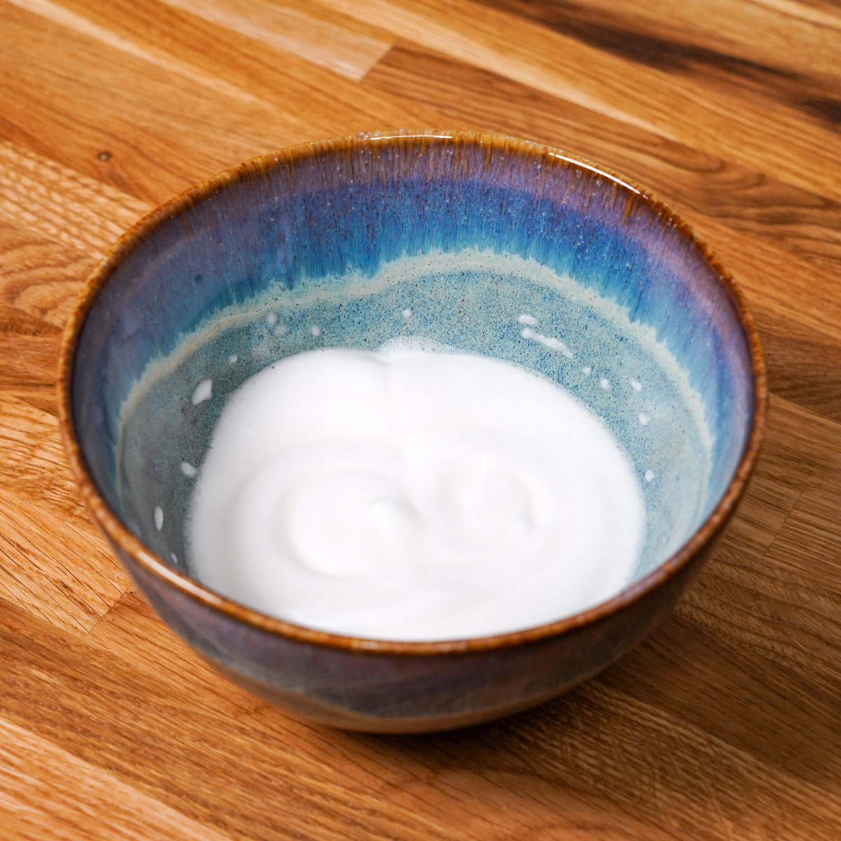 Aquafaba in einer Schüssel aufgeschlagen