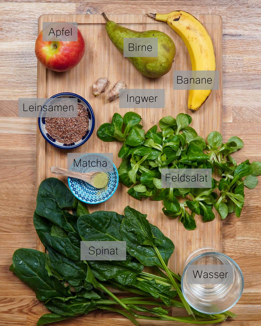 Draufsicht auf die Zutaten für die veganen Smoothies