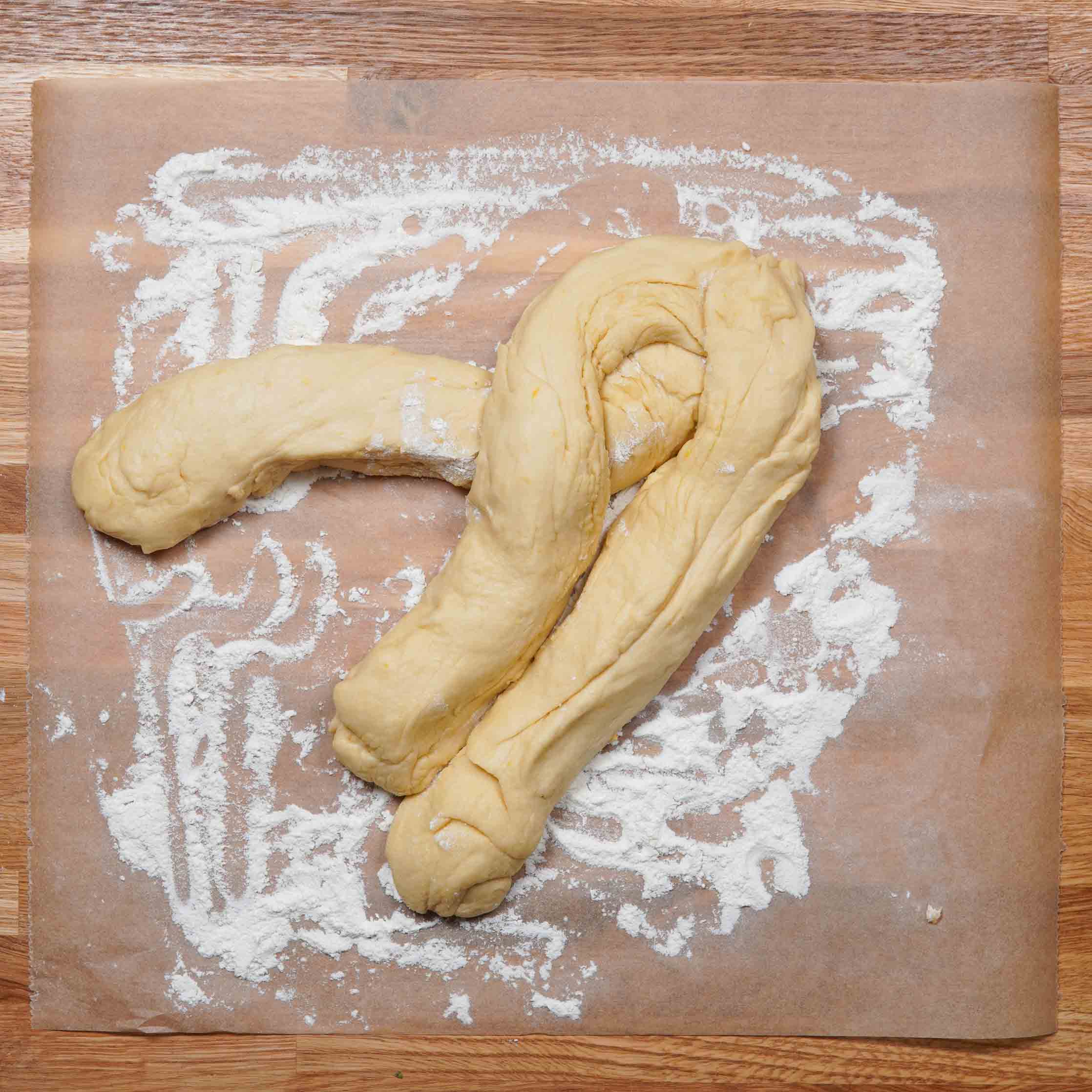 Veganer Osterzopf, Schritt 5c, Ostertopf flechten Veganer Osterzopf, Schritt 5c, Ostertopf flechten