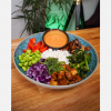 Vegane Buddha Bowl in einem Teller angerichtet, hero